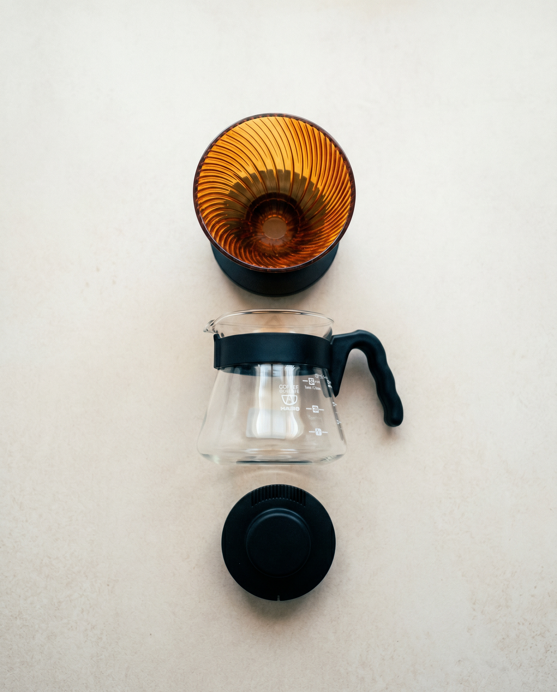 Zestaw do parzenia kawy v60-01: dripper + dzbanek + filtry papierowe 40szt.